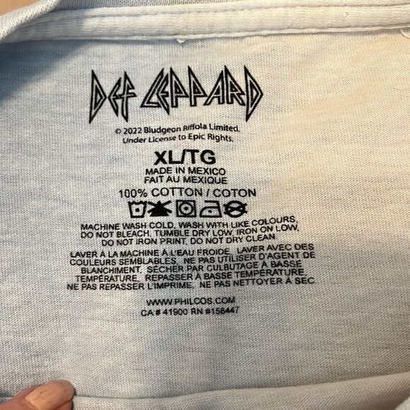 Def Leppard High & Dry size XL band T-shirt see last photo for a small spot GUC - Picture 5 of 7